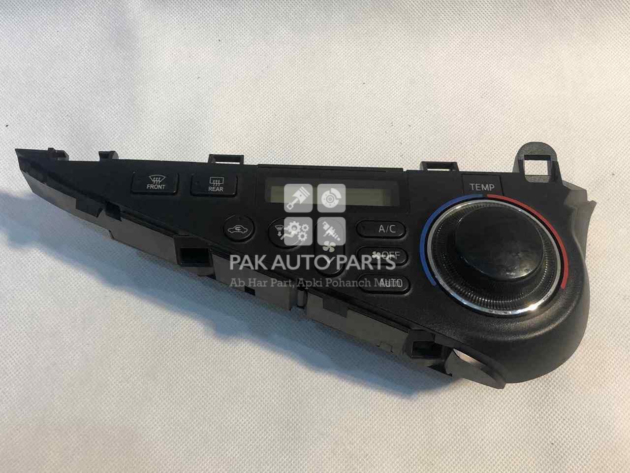 Picture of Toyota Aqua 2013 AC Control Panel