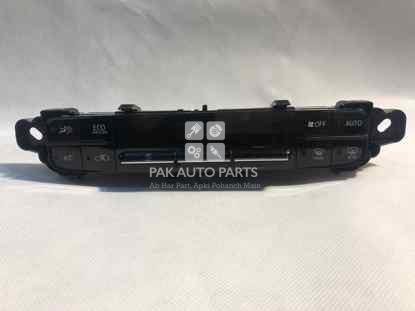 Picture of Toyota Prius 2017 AC Control Panel