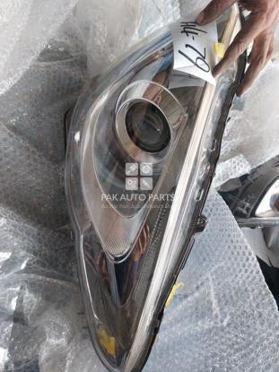 Picture of Toyota Aqua 2016 Headlight