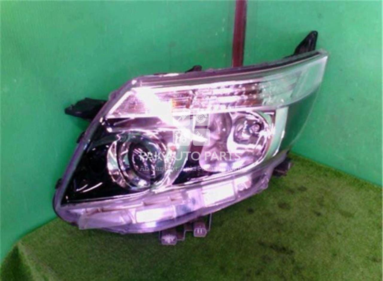 Picture of Toyota Esquire Headlight