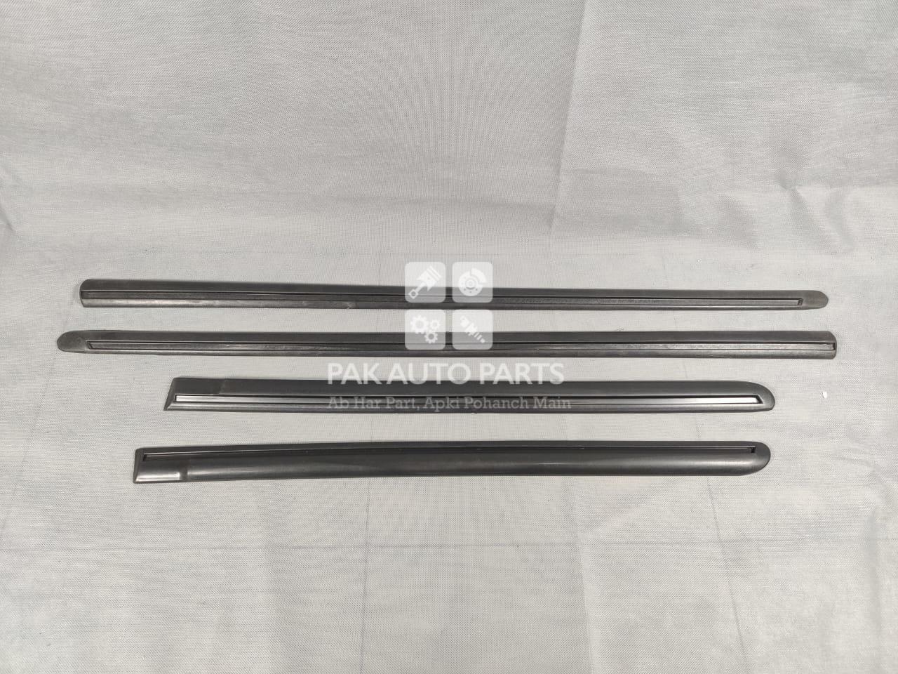 Picture of Toyota Corolla Xli 2004-06 Door Molding Set