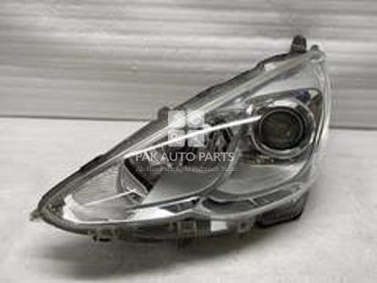Picture of Toyota Aqua 2015 Headlight