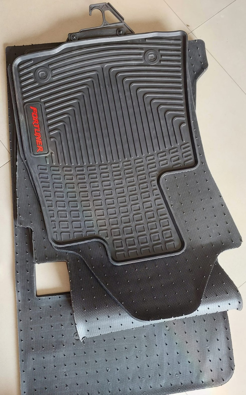 Picture of Toyota Fortuner Rubber Mats Set of 3 Pcs, Black | Model 2017~