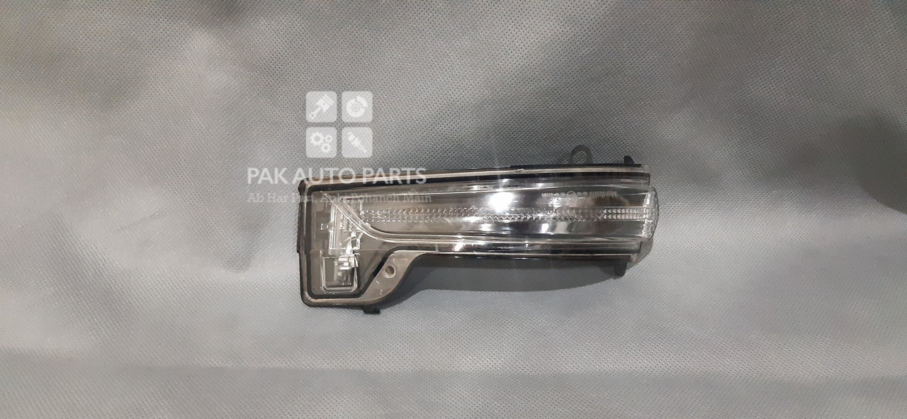 Picture of Toyota Hilux Revo Rocco Side Mirror Indicator Light