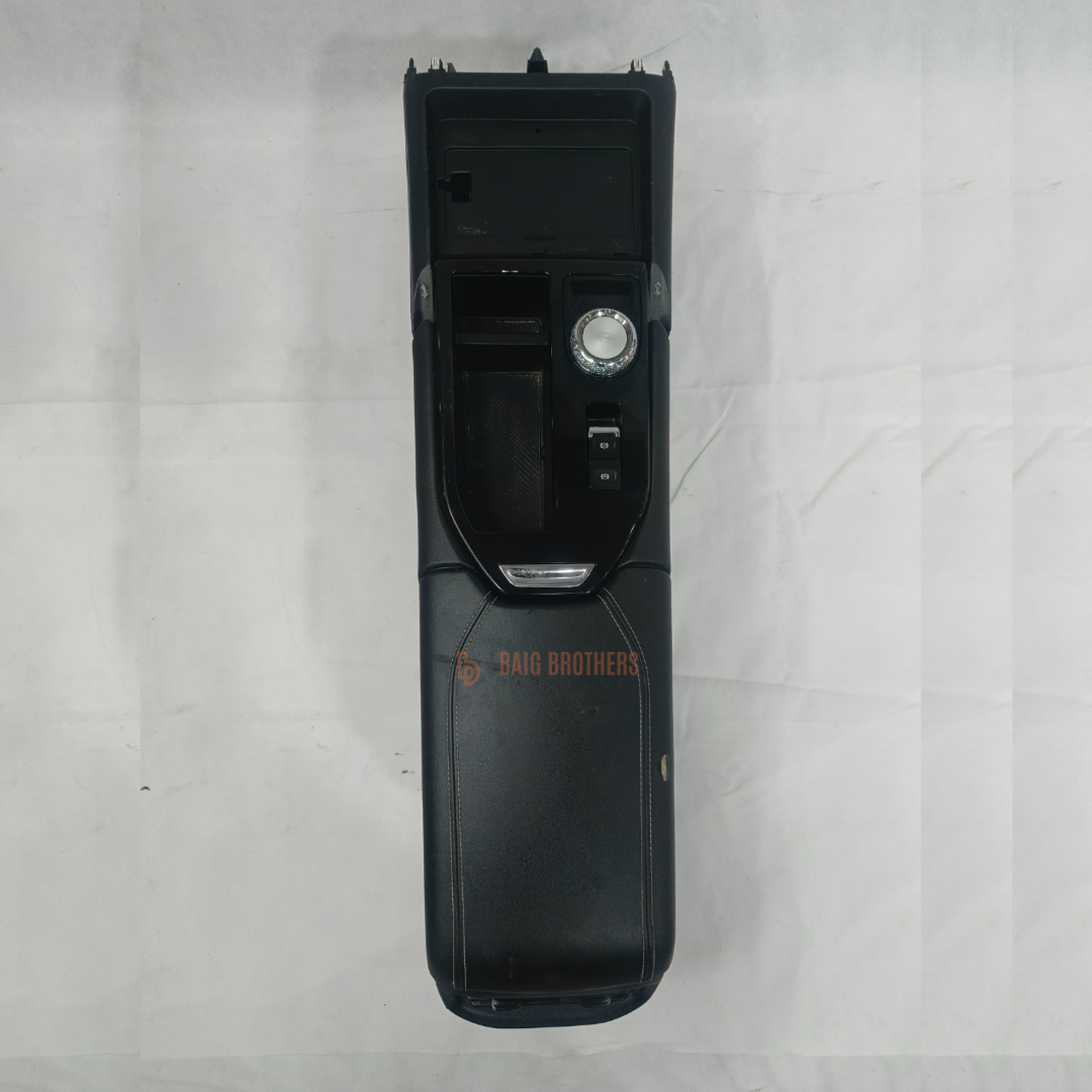 Picture of Hyundai Elantra Hev 2025-2026 Console