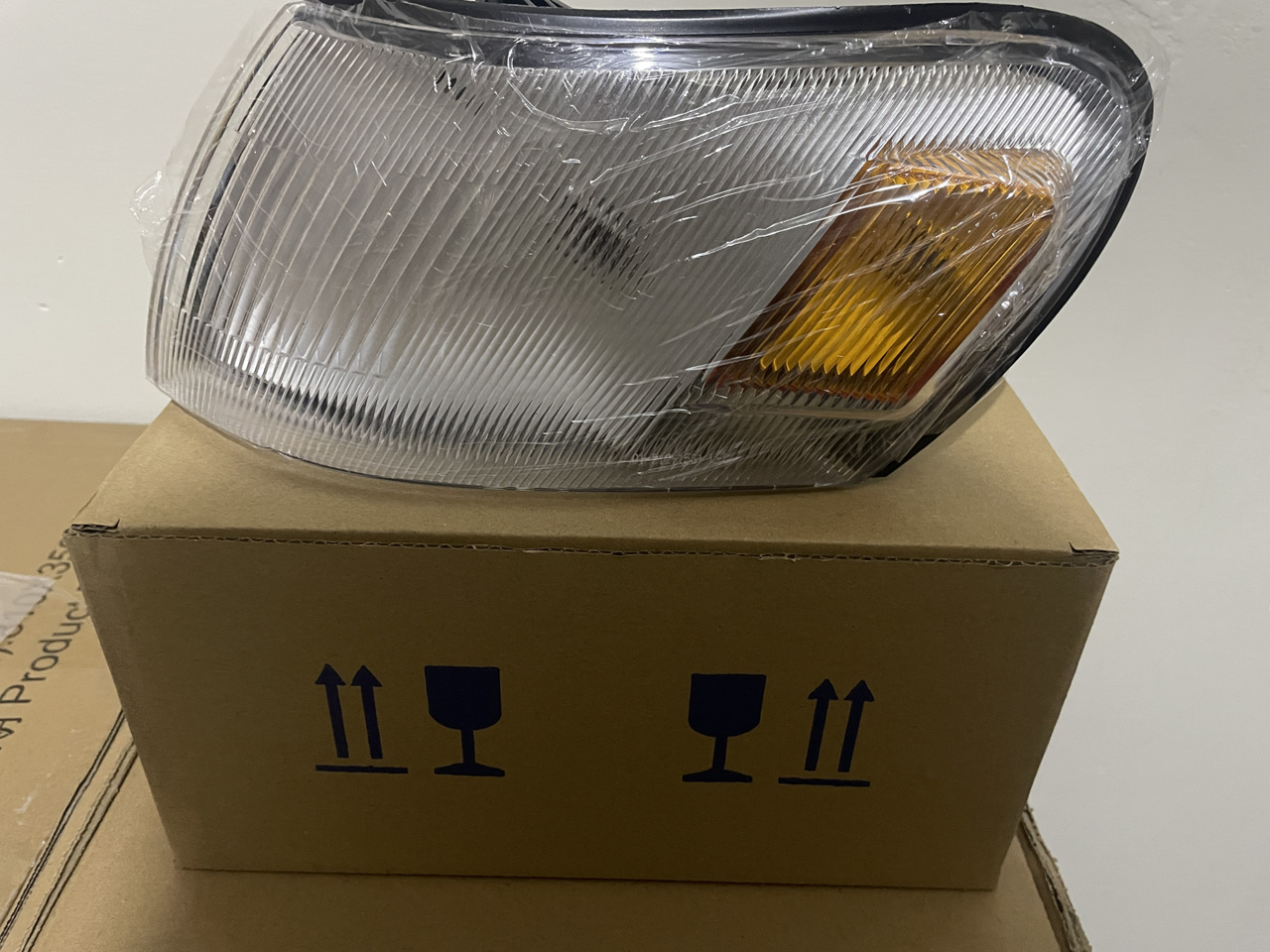 Picture of Toyota Corolla AE100 1996-97 Corner Lamp