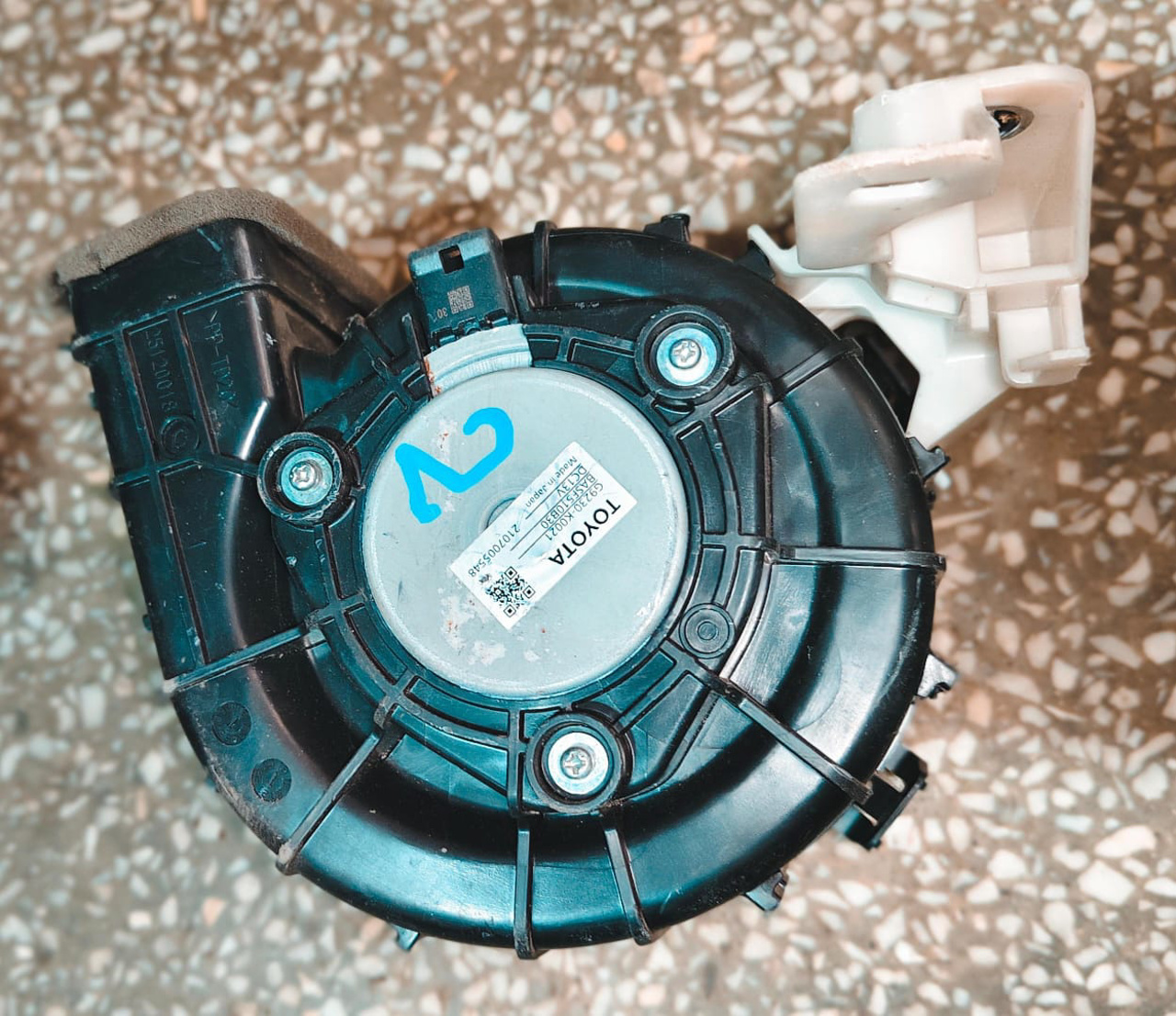 Picture of Toyota Yaris Hybrid Battery Blower